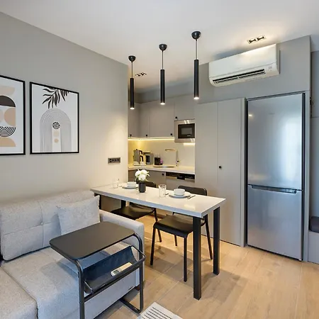 Mel House Lara Apartment