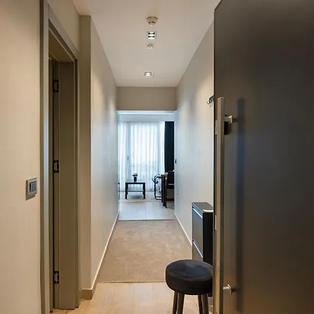 Mel House Lara Apartment
