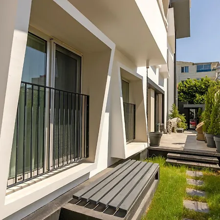 Mel House Lara Apartment