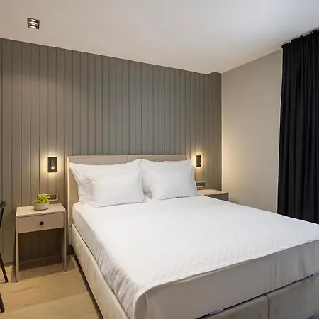 Mel House Lara Antália