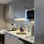 Mel House Lara Apartmán *
